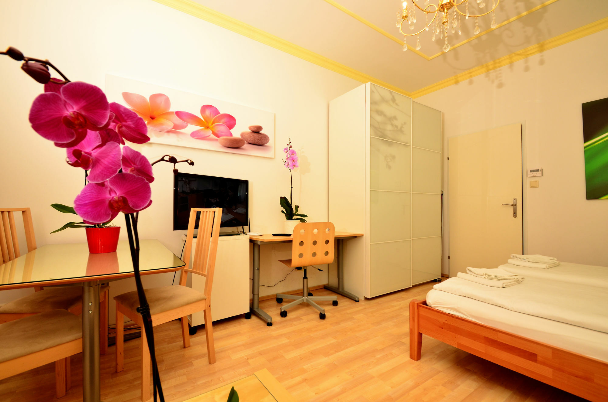 Ajo - Messe Flat - Self-check-in Aparthotel 3*
